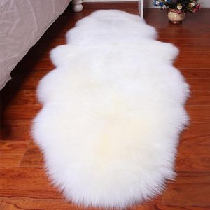 Mattor fårskinn matta sovrum säng matta vitt vardagsrum tatami matta soffa kudde ull päls mattor