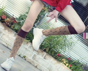 Wysokiej jakości ruchy kobiet bieganie nóg skarpetki kolanowe oddychające bawełniane długie skarpetki rurkowe