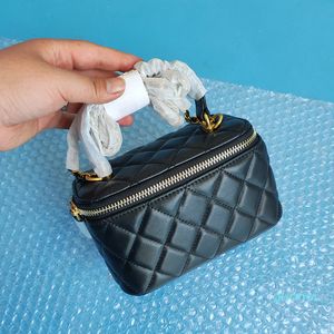 2022 Classic Mini Quilted Lamsbskin Cosmetic Case Box Bags Large Capacity Top Handle Totes Crossbody Shoulder Matelasse Chain Vanity