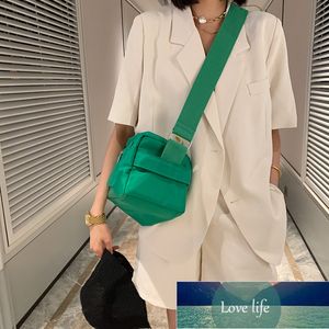 New fashion Light weight Fitness Bags Female Bag Popular Toast Bags Popular Oxford Cloth Large Shoulder Bag