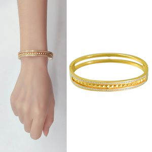 Pulseira de aço cirúrgico para mulheres fileiras dupla pirâmide diamante bracelete oca em jóias africanas dubai marca de luxo presente de natal feminino feminino feminino