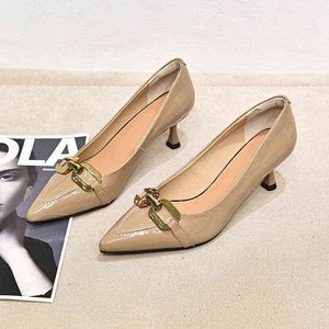 Äkta läder höga klackar kvinnor pumpar kattklacking enskild skor kvinna patent läderskor för bröllop kvinnor klädskor g220527