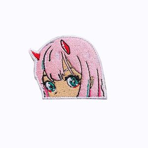 Cartoon Pink Hair Girl Sying Notions broderi anime lappar järn på för klädskjortor hattar anpassad lapp