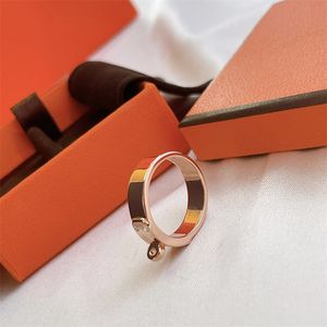 Designers Rose Gold Gold Ring Women Rings com pedras laterais Designs de fivelas de cinto de diamante de luxo homens anel de joalheria feminina presentes de casamento