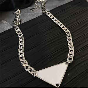 Fashion Style Street Inverted Triangle Letter Necklace Men and Women Cold Wind Hip Hop Sier Clavicle Chain Net Red Explosion Chokers Jewelry