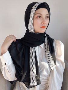 無地バブルシフォンと格子縞のレースハイジャブイスラム教徒の女性ファッション女性のヘッドスカーフイスラムムスカーフ女性のヘッドラップショール夏