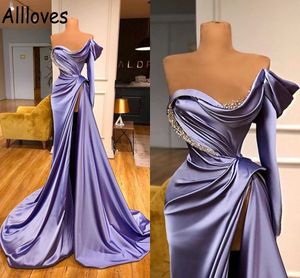 Elegant mjuk satin ruched aftonklänningar sjöjungfru långärmad kristaller pärlstav formella festklänningar svep tåg hög slits sexig arabisk aso ebi mantel de soiree cl0278