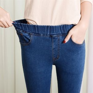 Kvinnors elastiska höga midja magra jeans plus storlek 5xl 6xl mode kvinnor svart blå ficka mamma jeans mager stretch denim byxor t200608