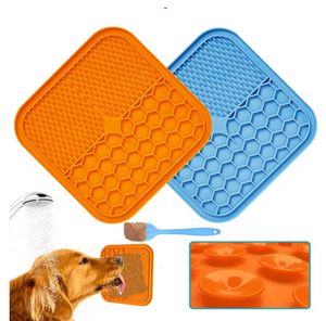 Tappetino per leccare il cane per mangiatoia per alimenti per animali domestici Pad in silicone di grandi dimensioni Burro di arachidi Formaggio Pet IQ Treat Tappetini per leccare Mangiatoie lente Dispenser Treater con spatola extra