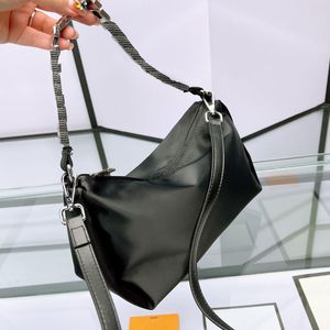 Designer Dumpling Påsar Kvinnor Handväska handväska en axel messenger stor bokstav axel rem tote 4 färger vattentätt material 23 cm