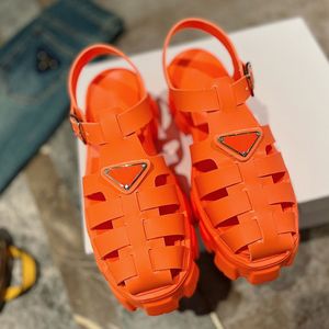 New foam rubber thick soled gear sandals Triangle logo hollow ladies casual heightening buckle roman outdoor beach sandal with box size 35-41