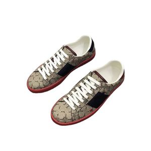 Italien Männer Frauen Sneaker Freizeitschuhe Top Qualität Schlange Chaussures Leder Turnschuhe Ace Bee Stickerei Streifen Schuh Walking Sport mj001