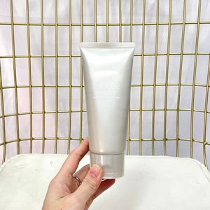 Consegna veloce DHL Marchio The Cleansing Foam Clay Blanc Refining Clay Wash 160ml Cura della pelle Crema per la pulizia del viso senza sensibilità Disponibile