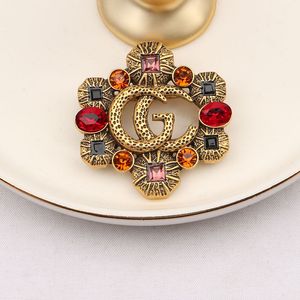 Bulk Price Women's Designer Diamond Zircon Set Hollow Brooches G Letter Brooch Pin Lady Corsage Suit Dress Clothing Decoration