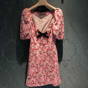 봄과 여름 새 드레스 버블 소매 짧은 분홍색 데이지 부드러운 바람 눈 회전 인쇄 스커트
