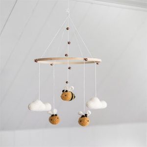 Woven Bee Pendant Mobile Toys Hanging Ornaments Wind Chimes Bell Crib Baby Tent Kids Room Home Decoration Crafts Gift 220407