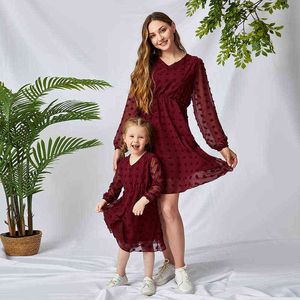 Nova família de verão roupas combinando chiffon vestido cor sólida bolinhas mãe e filha roupas combinando
