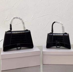 レディースショッピングバッグファッションハンドバッグ女性トートショルダー最高品質のクロスボディハーフムーン高級レザークラシックレトロ財布財布ハンドル正方形ボックス付き