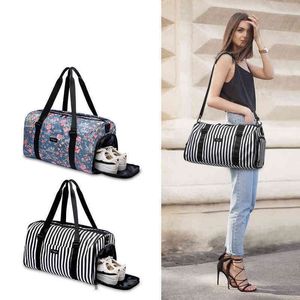 Striped flower Women's Large Duffel/Weekender Bag with Shoe Pocket Overnight Carry on Tote Duffel in Trolley Handle 220602