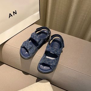 Designer-Denim-Creepers nähen Gitter-Muffins-Sandalen für Damen mit Hakenschlaufe und offener Zehenpartie, lässige Rom-Sandalen, Jeans-Turnschuhe, Sandale-Plateauschuhe