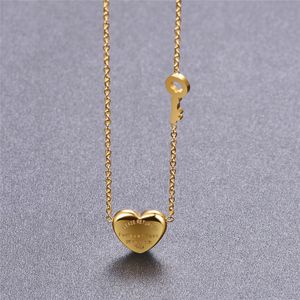 Collana da donna di alta qualità Collana classica con ciondolo a cuore con amore Gioielli di moda in acciaio al titanio