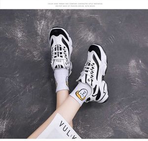 Hommes Running Chaussures Blanc Black Mode Sneakers en plein air Factory Vente directe Sport chaussure en vente