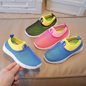 Dzieci Summer Pink Mesh Casual Sneakers Boys Girls Fashion Buty Wygodne nie poślizgnięcie się maluchem 220525