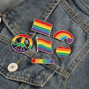 Söt regnbågsbrygg kärlek hjärtbrosch stift emalj flagga broscher för kvinnor män gay lesbisk stolthet lapel pins badge mode smycken i bulk grossist