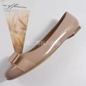 Klasik Sandalet Klasik Orta Topuklu Tekne Ayakkabı Tasarımcı Deri Mesleği Yüksek Topuklu Ayakkabı Yuvarlak Kafa Metal Düğme Kadın Elbise SF Tasarımcısı