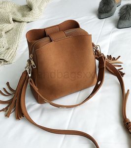 Wholesale vintage hobo for sale - Group buy Korean version of the wild bucket bag new foreign trade frosted tassel single shoulder messenger lady hand carry retro female s