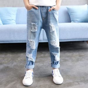 Jeans per ragazzi 4-13 anni pantaloni coreani con buco lavato per neonati jeans estivi per bambini Abbigliamento per ragazzi per il tempo libero LJ201203