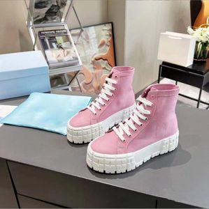 2022 Spring Triangle standard P famiglia biscotto Paillettes muffin fondo spesso piccole scarpe bianche cintura sottile sport per il tempo libero da donna stivali singoli scarpe da tavola