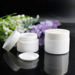 20g 30g 50g Jar de vidro Jar de porcelana branca Jarros cosméticos com cobertura de revestimento PP interno para creme de rosto de bálsamo labial SN4710