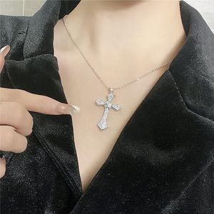 Kedjor Sterling Silver Necklace Högkvalitativ Full Diamond Cross Clavicle Chain Ladies Atmospheric Evening Luxury Jewelry Giftchains