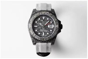 DIW Carbon Fiber GMT Watch 40 mm uitgerust met Cal.3186 Beweging Automatisch Perspectief Bodemafdekking Snelle kalender Sapphire Mirror Waterdichte functie Nylon Belt