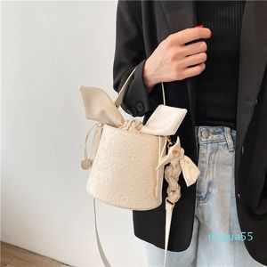 Hög känsla av västerländsk stil väska kvinnlig mode mångsidig design singel axel bucket väska