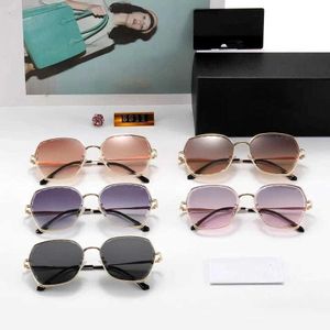 5A 2021 Trend quadratische Sonnenbrille mit großem Rahmen für Herren und Damen, Anti-Ultraviolett-Outdoor-Strand-Reisebrille