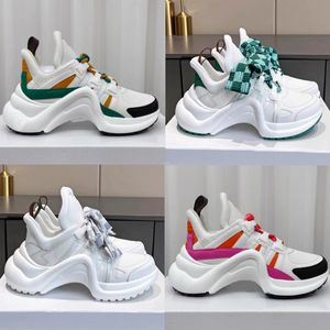 Scarpe da ginnastica da donna Designer Sneaker Scarpe casual Scarpe da ballo Colore misto Personalità Onda Fondo spesso Tendenza Scarpe con plateau con cuciture