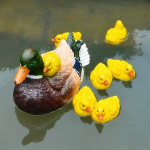 Симпатичная смола плавающая утка статуя на открытом воздухе садовый пруд, рыба, декоративное плавание дикая скульптура для декора орнамента 220721