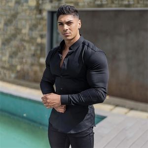 Erkek moda gündelik uzun kollu katı gömlek süper ince fit erkek sosyal iş elbisesi marka fitness spor giyim 220813