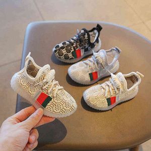 Våren och hösten ny antislip mjuk botten baby sneaker pojkar och flickor sportskor flygande mesh skor casual skor mjuk sula g220517