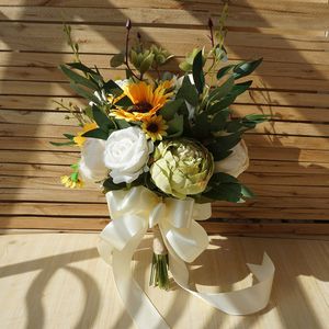 Europeisk och amerikansk koreansk stil simuleringsbrud som håller blommor Sen naturlig falska blommor pionrosa bröllopsmaterial