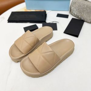 Prad Shoes Italian Brand Women Sandals Designer Sandals Salppers Slippers Summer Color Solid Fashion Slipper Claes Claes Claes Original Tamanho 35-40 V0TU WIA1