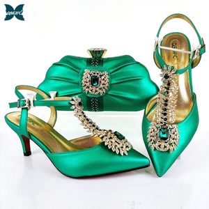 2021 파티와 결혼식을위한 녹색으로 세트 210306을위한 최신 및 Elegangt 세련된 특별 스타일 숙녀 신발과 가방