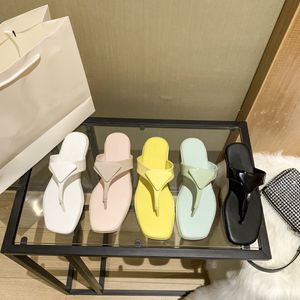 2022 Fashion Black Soft Leather Slippers Sandals Mules Bees Summer Slide Slippery Flat Chain Sandals Wide T-bar Casual Beach Slip Sandal With Box