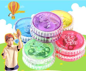 Wholesale Low Yoyogi Park Yoyo Christmas Hot Details on Flashing LED Light Up Party Colorful Yo-Yo Giocattoli per bambini Giochi da ragazzo Gift