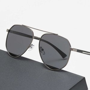 Strahlgewicht. großhandel-Neue polarizielle Sonnenbrille Anti ultravioletter Fahrspiegel Doppelbalken Pilot Leichtgewicht modische und komfortable Sonnenbrille