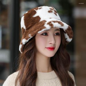 Berety zimowe czapki dla kobiet druk krowski pluszowy wiadra miękkie aksamitne fisherman cap lady turystyka zewnętrzna kapelusz płaski czapki wend22