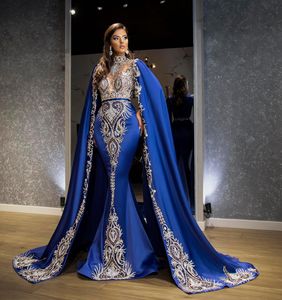Utsökt Mermaid Prom Dresses Royal Blue Crystals Beading High Neck Afton Klänning Skräddarsy med Wrap Long Train Party Crow