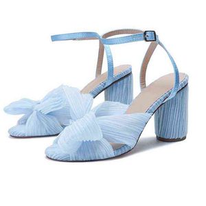 BLXQPYT SANDALS MULHERES 2022 Branda de designer plissado Os saltos redondos de arco de borbole